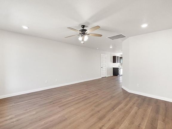 3rd image of 2005 Settler Ave