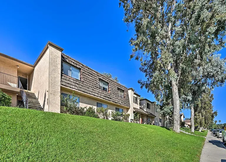5780 Jackson Dr — Photo 2