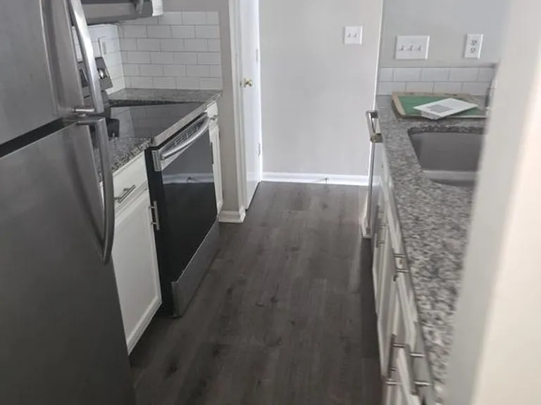 1630 Arlyn Cir #D — Photo 2