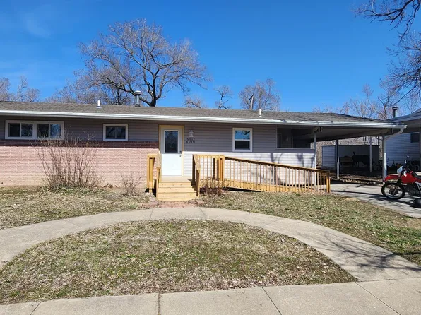 2016 SW 71st Ter, Topeka, KS 66619