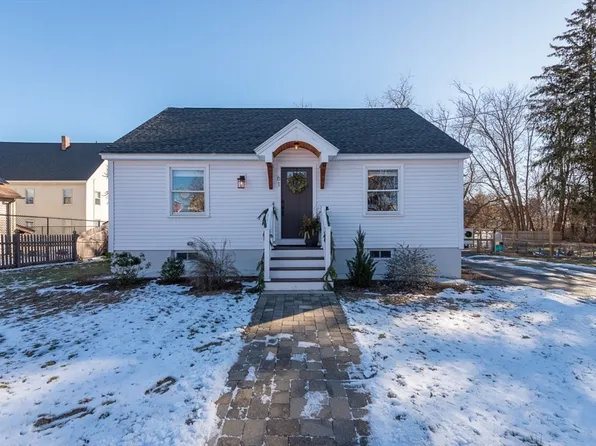 61 Peabody Ave, Dracut, MA 01826