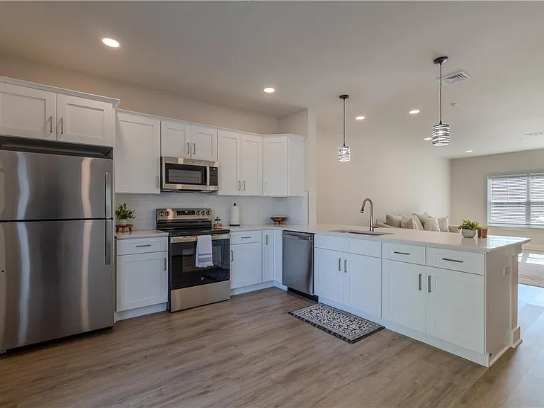 1411 Greenview Dr #20 — Photo 9