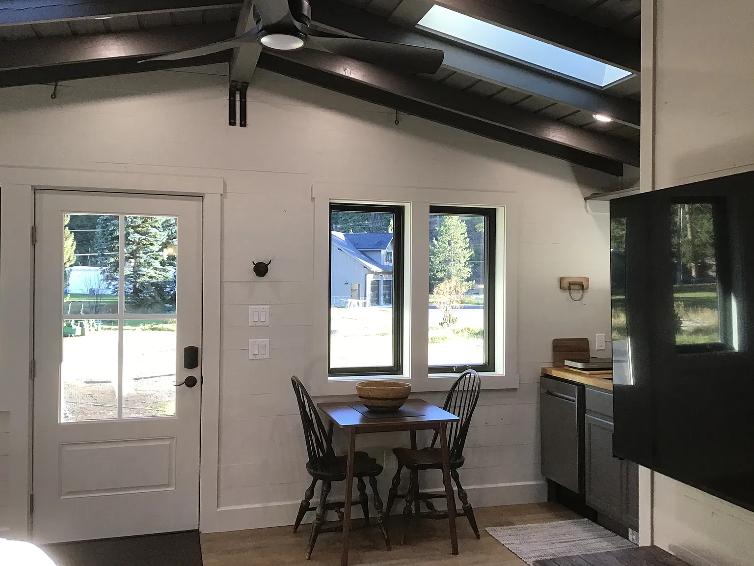 Studio, 360 sqft, $2,000 — Photo 4