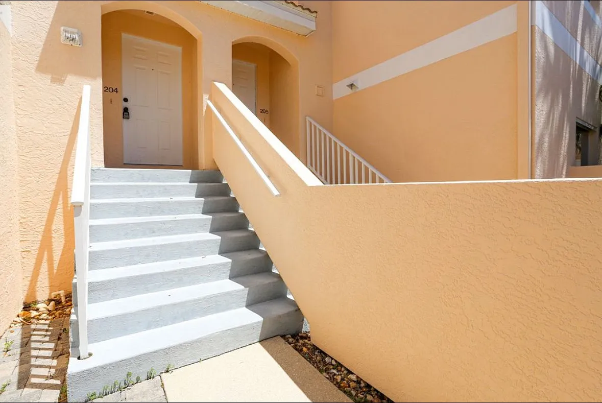2 bed, 1167 sqft, $2,200 — Photo 2