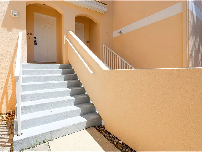 966 Woodshire Ln #204 — Photo 2