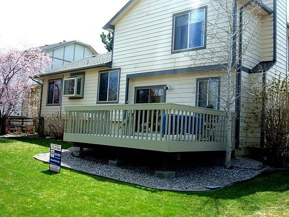Newly Refinished Deck!
