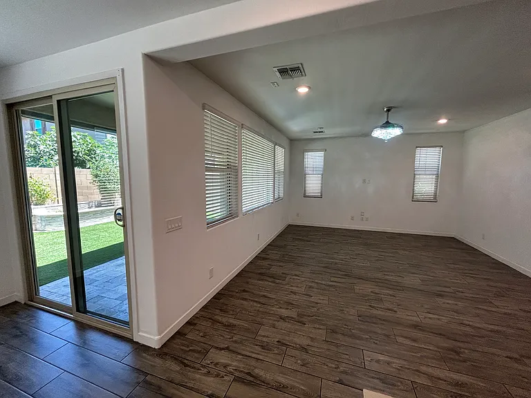1146 E Weatherby Way — Photo 27
