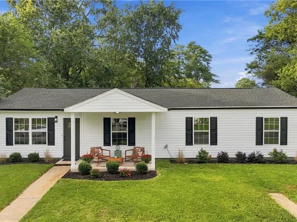 1405 Salton Dr, Chesapeake, VA 23325