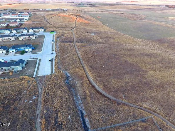5th St NE, Watford City, ND 58854