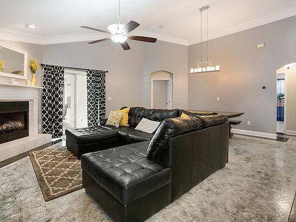 4th image of 1320 Woodlawn Dr