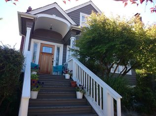 2556 Warren Ave N, Seattle, WA 98109