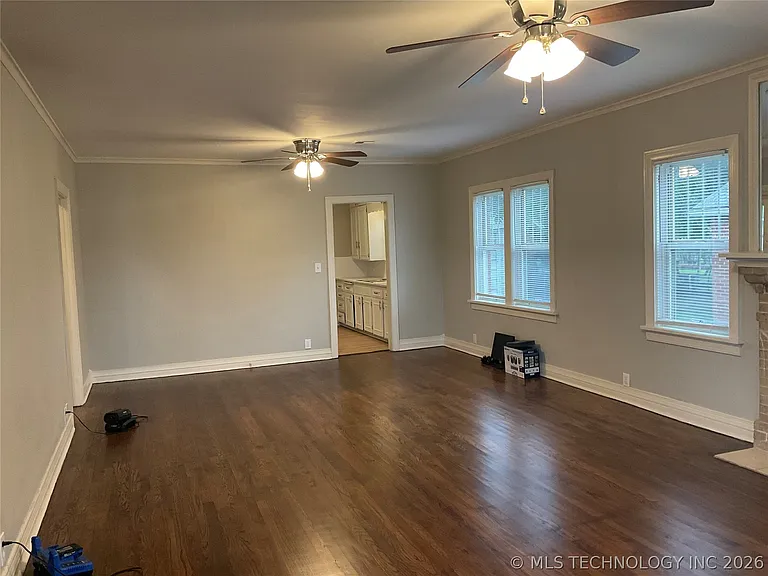1104 N Gary Pl — Photo 3