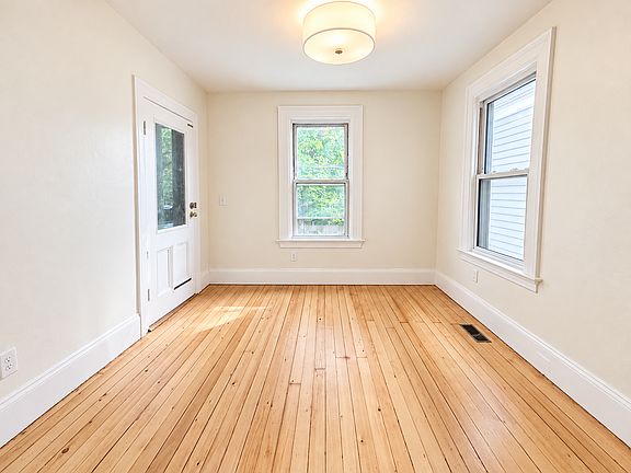5th image of 109 Bowen St #1