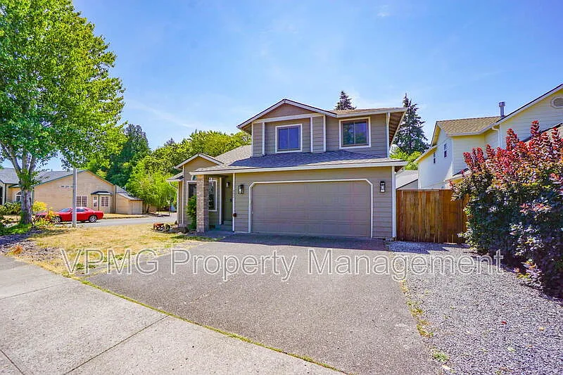 4 bed, 2.5 bath, 2040 sqft, $2,995 — Photo 2