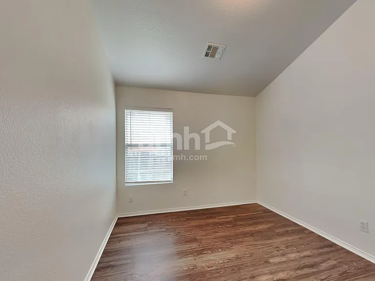 1207 Fox Glen Trl — Photo 21