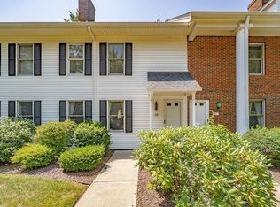 3-3B Castle Hill Rd #B, Agawam, MA 01001
