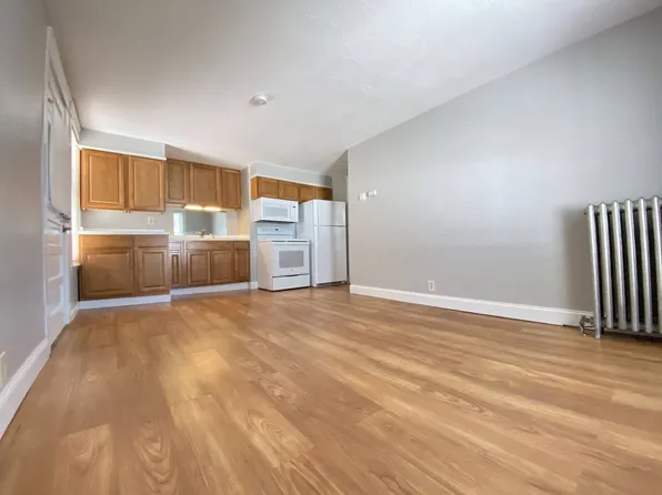 124 3rd St #1R, Leominster, MA 01453