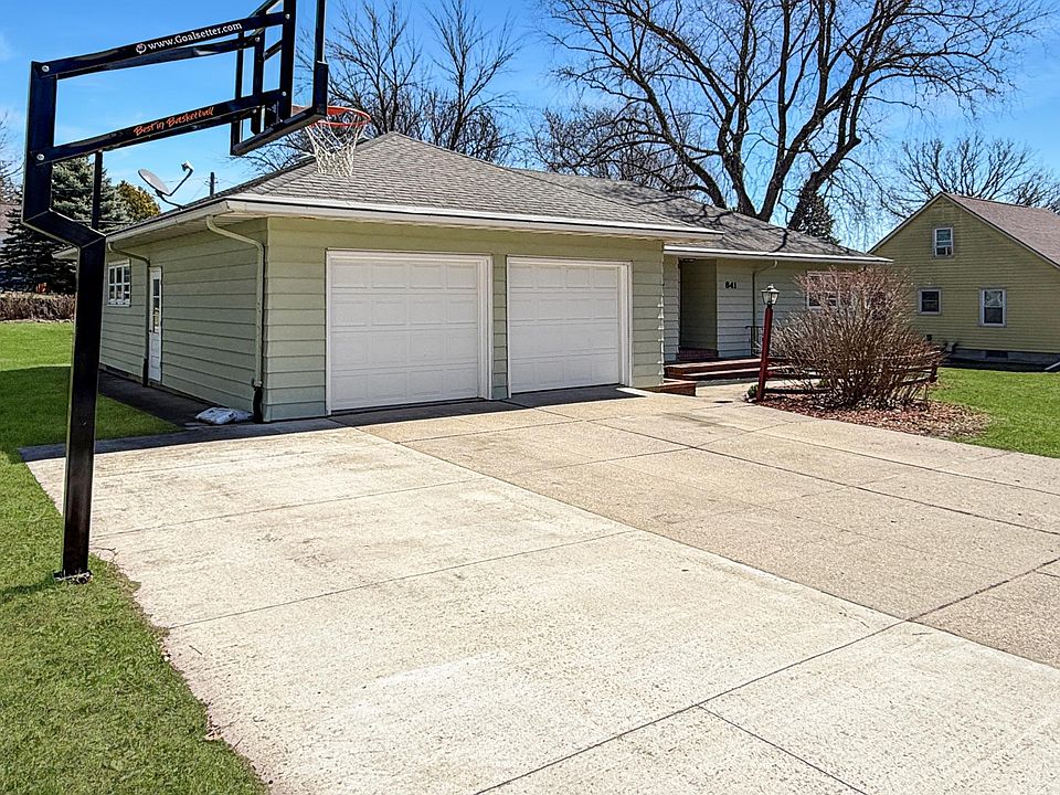 1st image of 841 Redwood Dr
