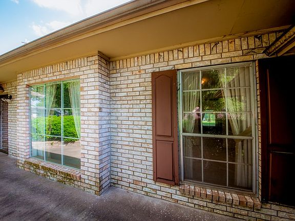 2nd image of 4911 W Country Club Dr