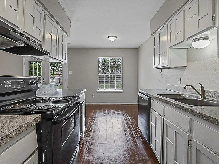 7012 Lincolnshire Ln — Photo 9