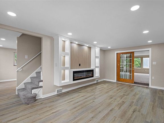5th image of 5385 California Ave