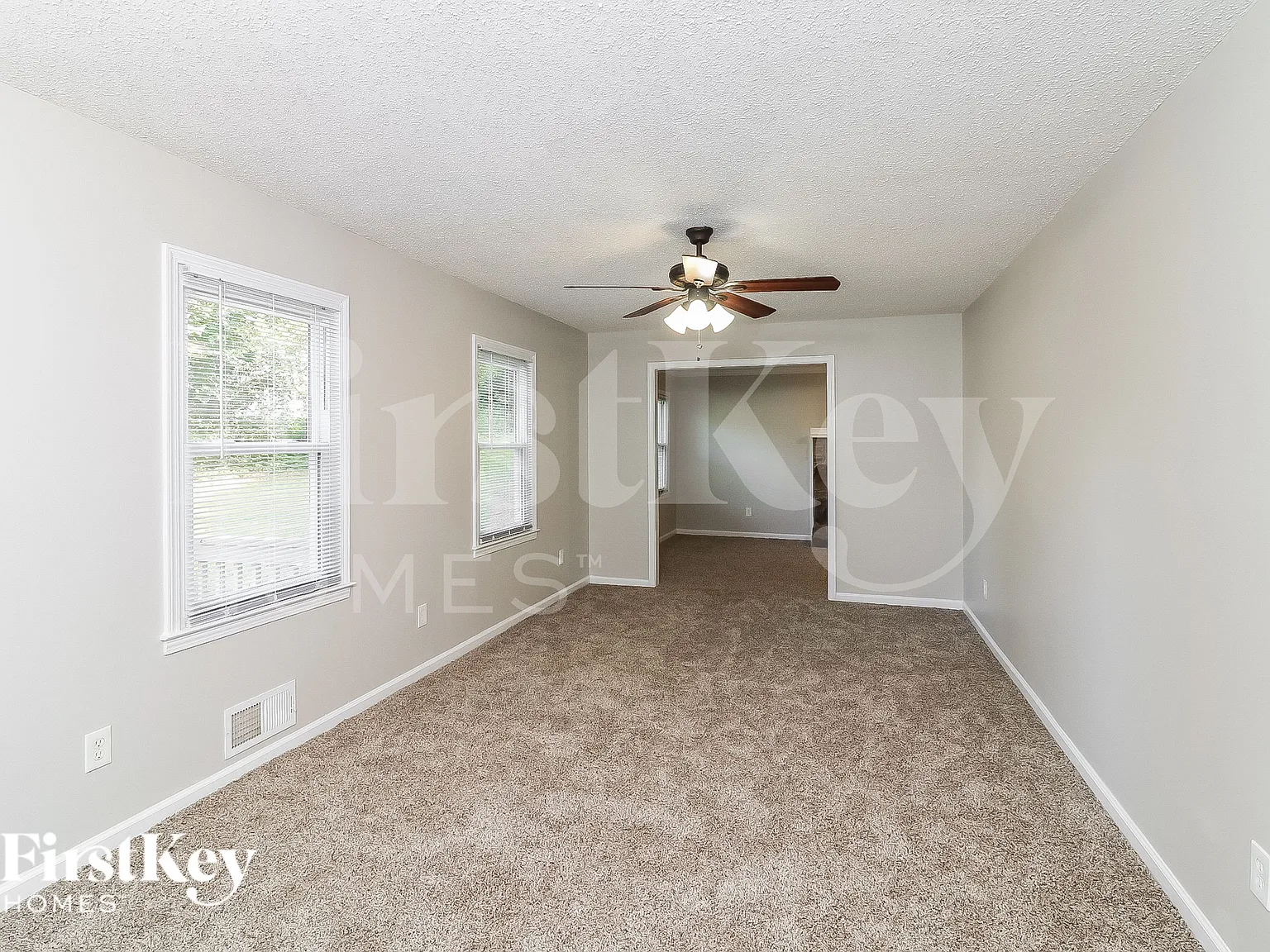 3 bed, 2.0 bath, 1310 sqft, $1,585 — Photo 2