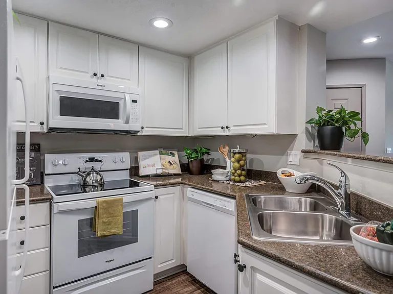 Sycamore Canyon Apartments — Photo 18