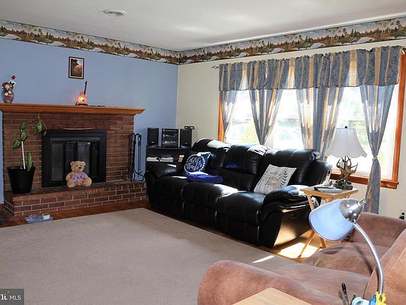 3rd image of 13727 Dixie Dr