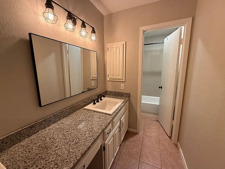 889 Dublin Dr #D — Photo 10