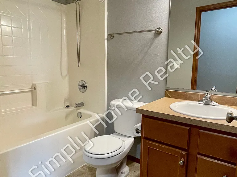 4520 Freemont St NE — Photo 13