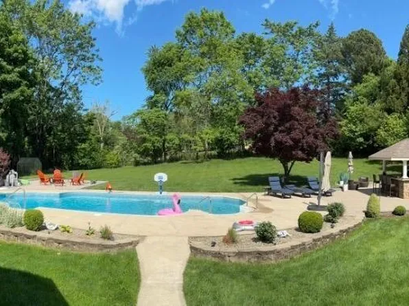 49 Farm Road, Middletown, NJ 07748