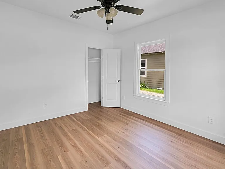 1818 Windsor Ave — Photo 21