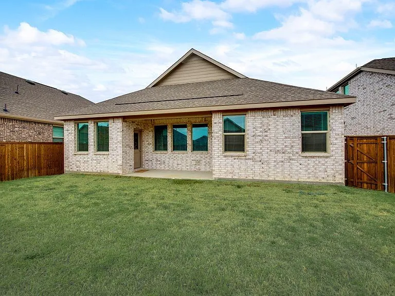 5836 Priory Dr — Photo 21