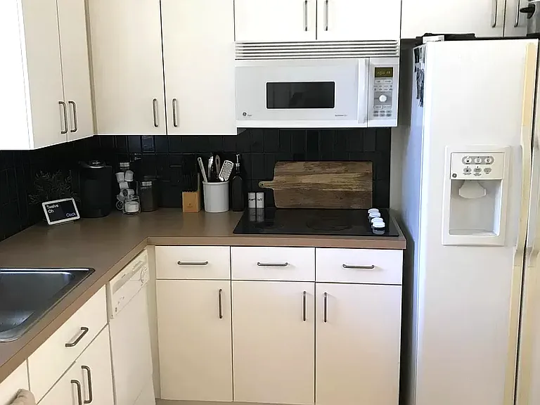 663 Alexander St #1 — Photo 4