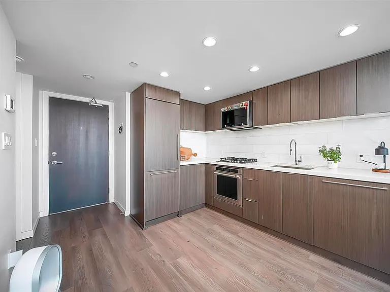8189 Cambie St #2605 — Photo 3