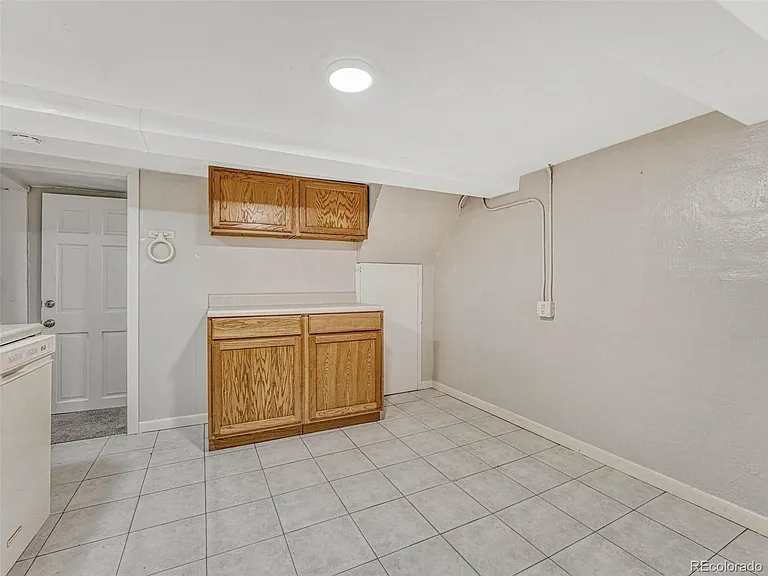 548 S Lincoln St #BASEMENT — Photo 11