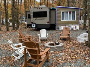 131 Fox Ln, Shohola, PA 18458