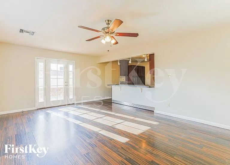 2518 E Don Carlos Ave — Photo 4