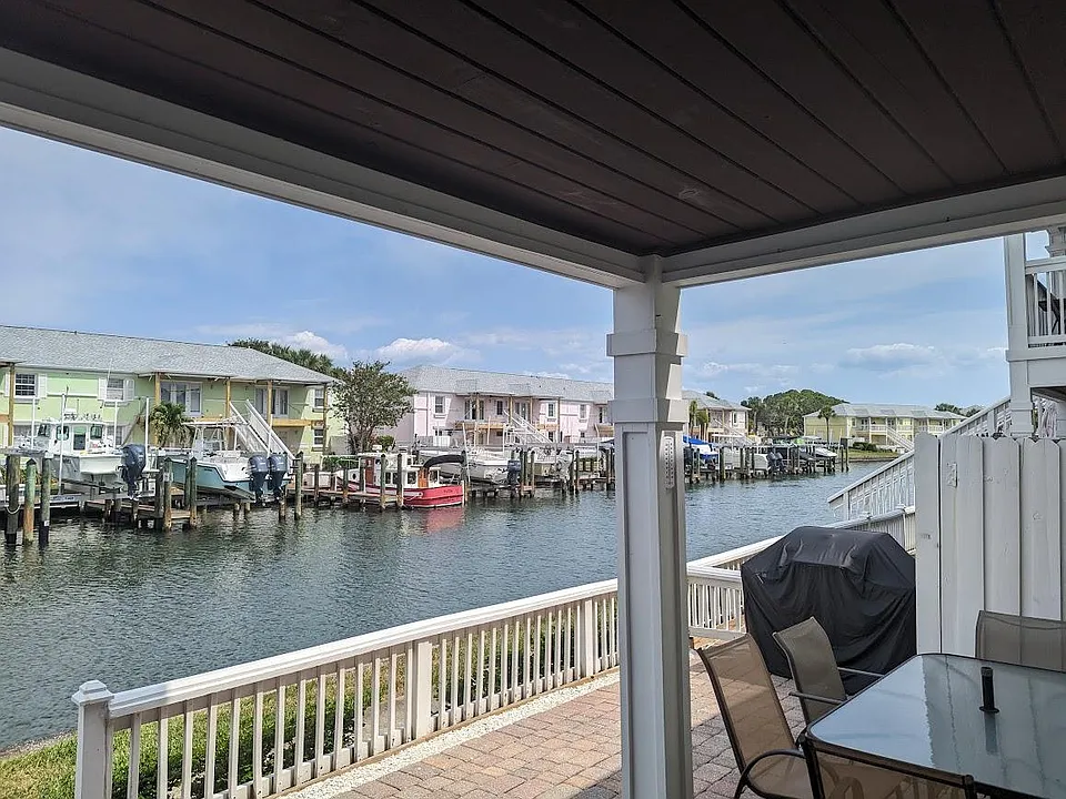 5116 Beach Dr SE #C