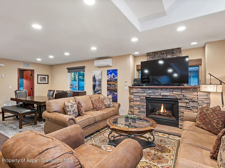 650 S Monarch St #4 — Photo 4