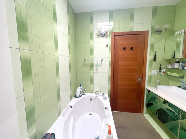 2963 Voorhies Avenue image 35 of 53