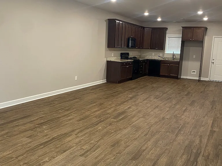 2548 Garden Dr — Photo 3