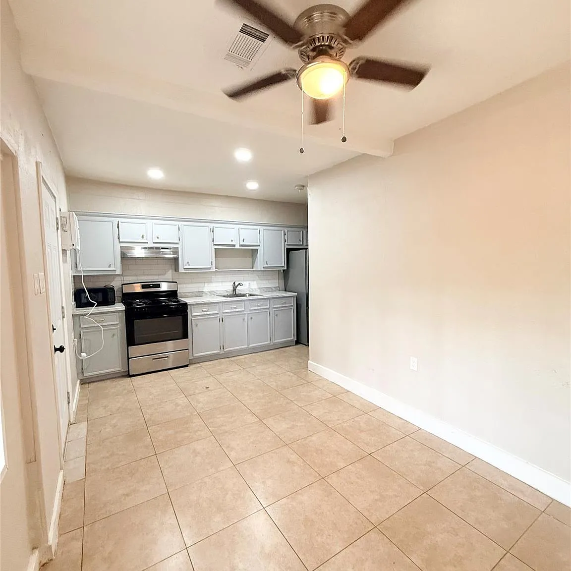 1 bed, 1.0 bath, 1845 sqft, $950 — Photo 4