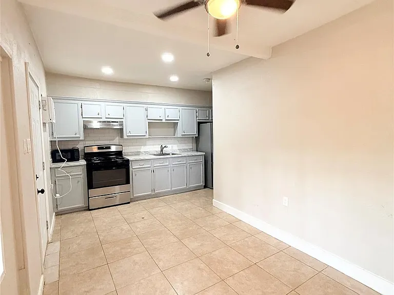 6109 Saxon Dr #B — Photo 4