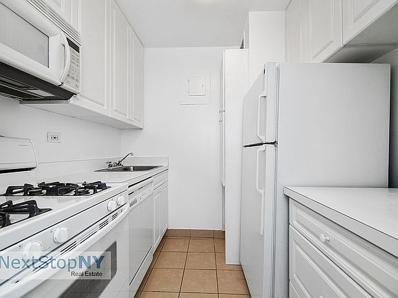 5th image of 245 E 54th St APT 18B