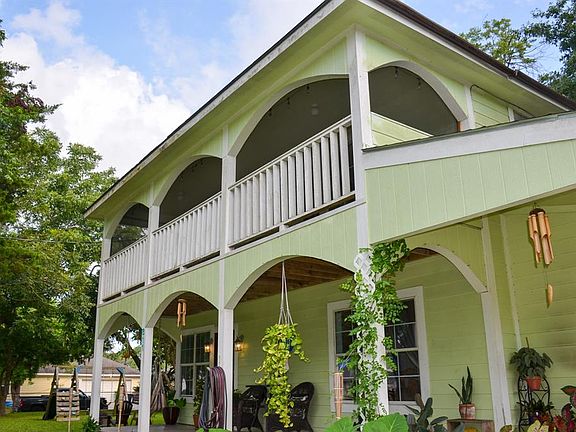 3rd image of 611 E Fayle Street