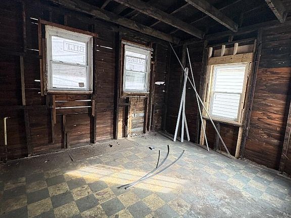 4th image of 312 Boone St