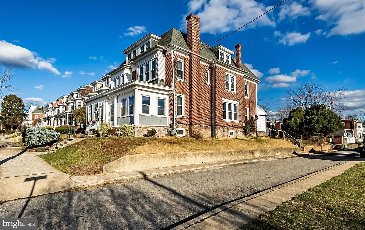 Building Photo - 1416 Pine St
