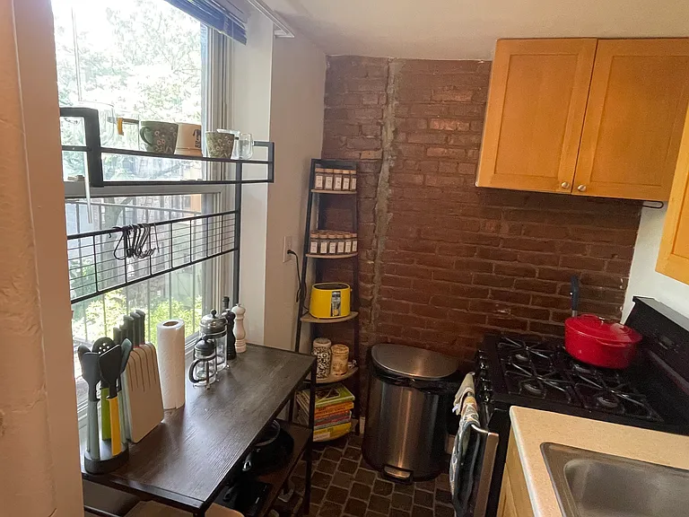 276 E 10th St #6 — Photo 6