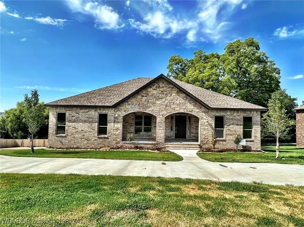 2060 W Breckenridge Ave, Sallisaw, OK 74955